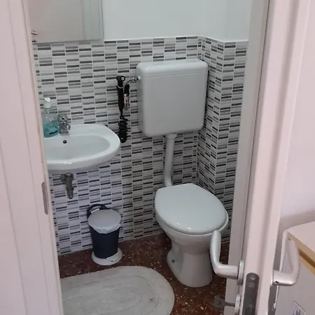 Corneliaguesthouse بيت ضيافة
